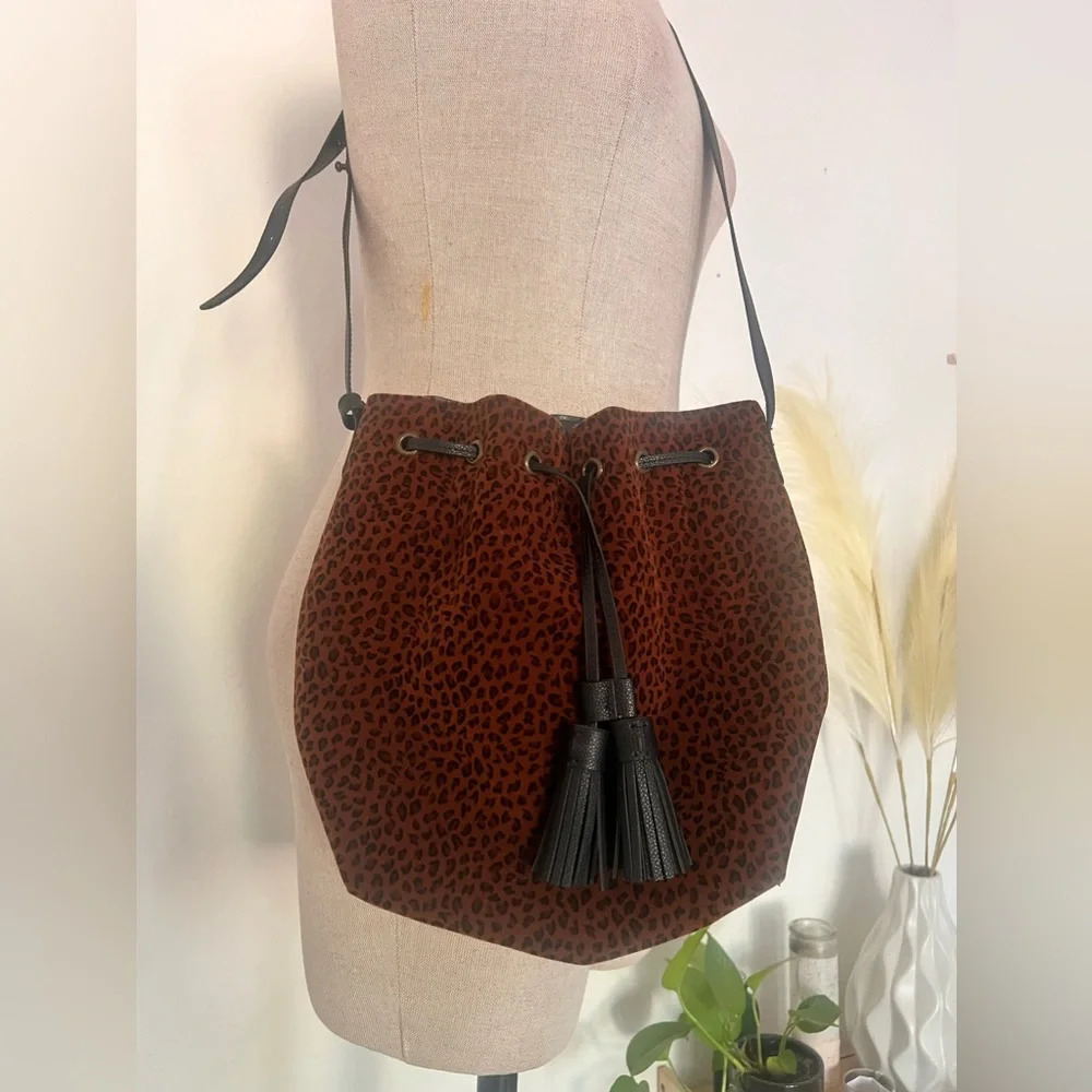 Women’s American Eagle faux suede leopard print crossbody w/ faux leather strap
